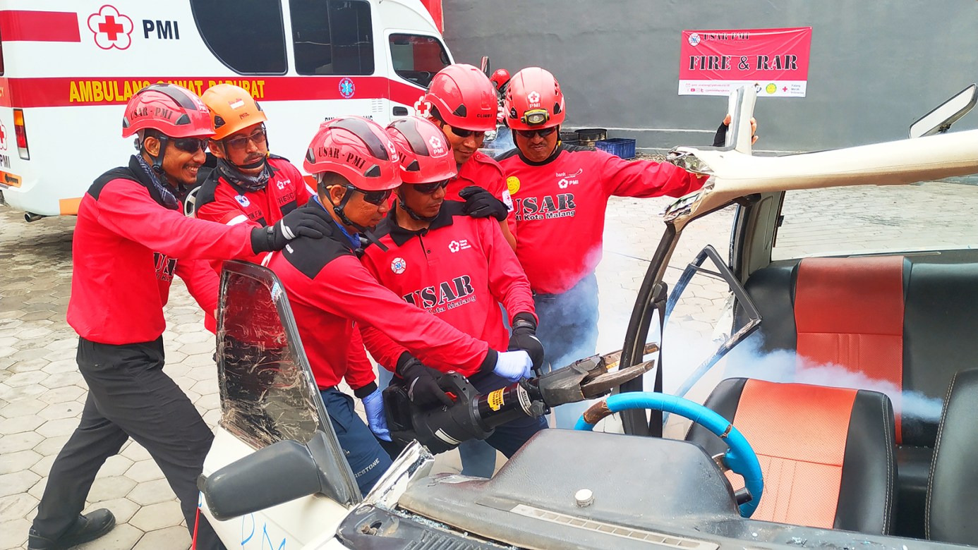 first aid accident kecelakaan diklat PMI PMR KSR relawan pangkalpinang korps Red Cross Indonesia website