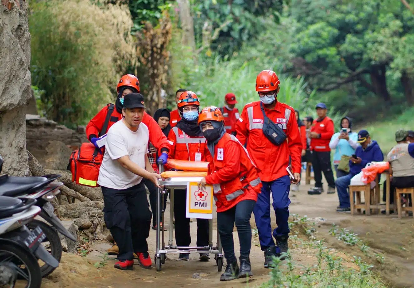 first-aid-diklat-PMI-PMR-KSR-relawan-pertolongan-bencana-pangkalpinang-korps-Red-Cross-Indonesia-website-by-WINSON-MEDIA-TEKNOLOGI-WEBCLOUDHOSTER-jasawebpangkalpinang-.com-baliwebservices.com